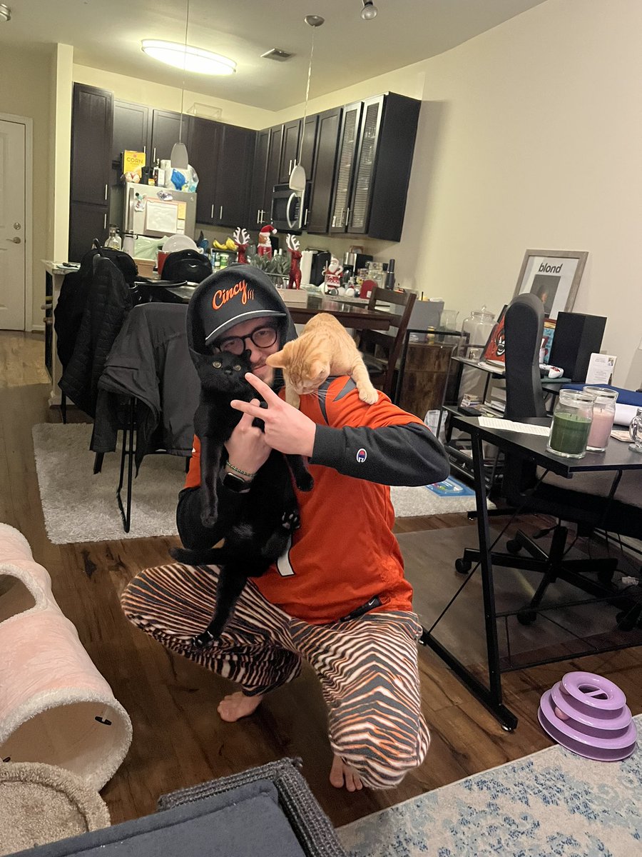 blfleez's tweet photo. @TessaTeevan @bengaljims_BTR Lolol they’re bengals fans they understood the energy 🤣🤣 https://t.co/l9t6olludH
