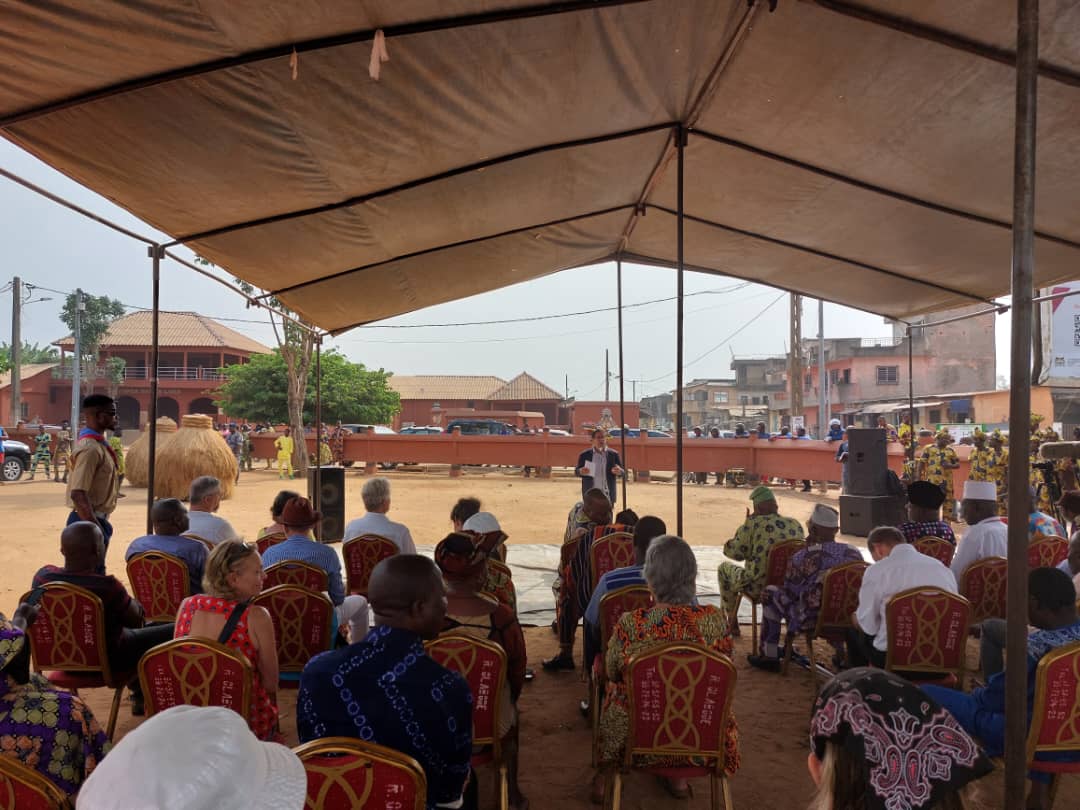ambafrancebenin's tweet photo. 🌟Inauguration de la place Lokossa
Le projet Porto-Novo Ville Verte de la mairie de Porto Novo et l'@AFD_France réhabilite 3 places vaudous pour valoriser le patrimoine culturel et le potentiel touristique de la ville en lien avec l'association #Ouadada @CergyPontoise95 @OnlyLyon https://t.co/yyD6PaIIiI