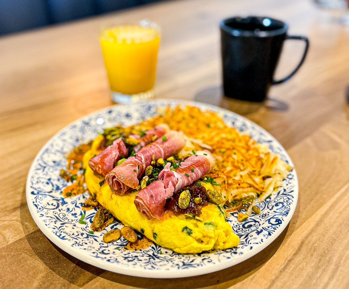 Egg Republic is open 7 days a week from 7 am - 3 pm. 
📸Fig Tree Omelet 
Sweet, savory, & crunchy! Scallions & Havarti cheese topped w/prosciutto & fig jam; drizzled w/our spiced honey & sprinkled w/pistachios
#bloomingtonillinois #bloomingtonil #normalillinois #centralil