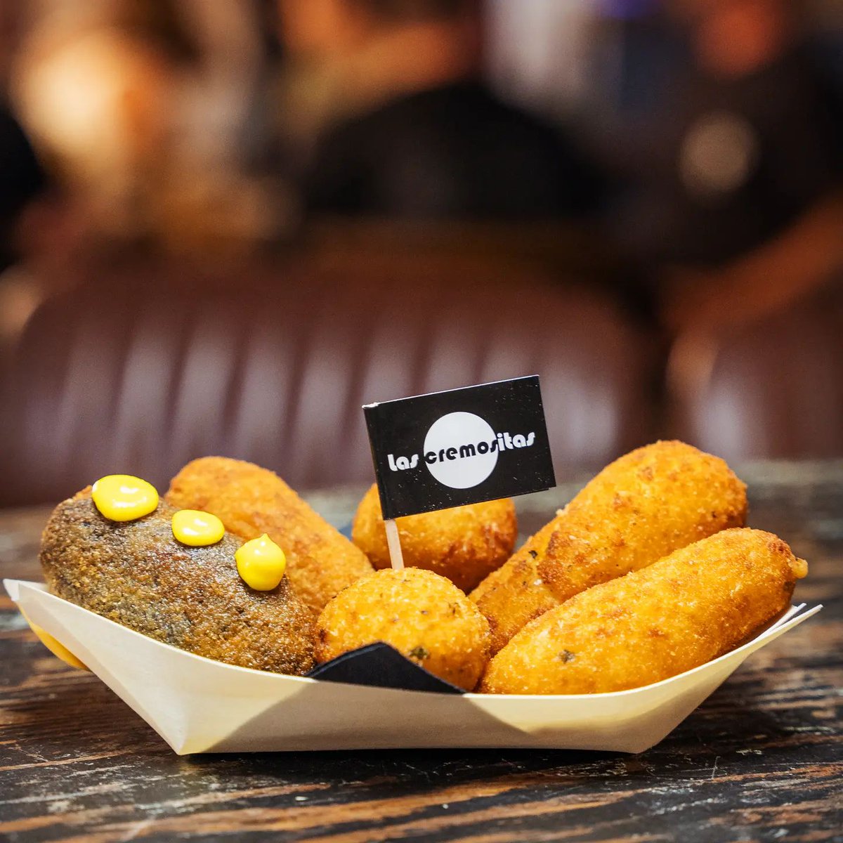 GaastroSpain's tweet photo. Croquetas para dos, para cinco o para veinte. Sea como sea, las croquetas molan y a todo el mundo le flipan 😋😋
Y si eres un amante de las #croquetas como nosotros, hoy estás de celebración: hoy es el #díamundialdelacroqueta! 🎉💃
+info 👇🏼
https://t.co/eaz4P2g8Hi
#gastrospain https://t.co/iTzgAo9Ajh