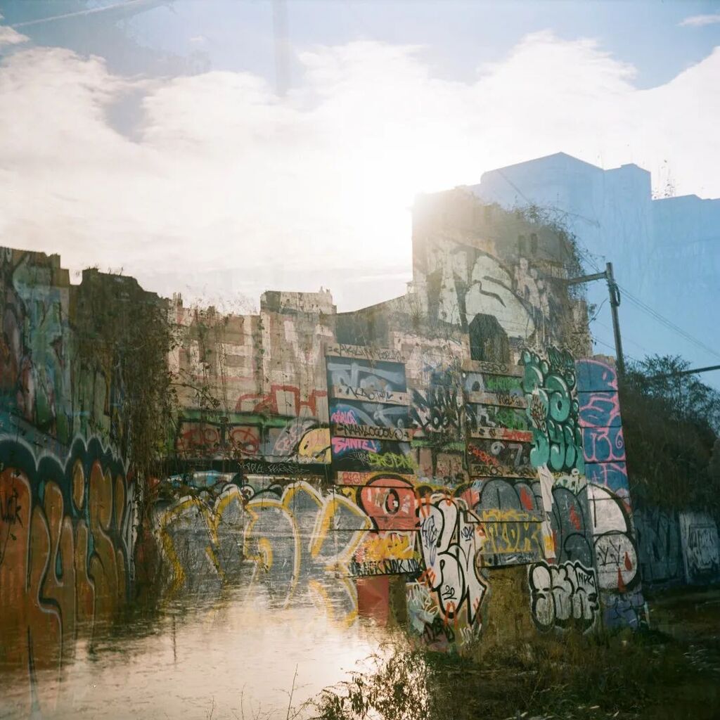 Marais-cage #doubleexposition #doubleexposure
 #wiels #1190be #kodakportra400 #yashicad #tlr #expiredfilm #film120 #6x6 #filmphotography #argentique #filmisnotdead #analogphotography #filmcamera #ishootfilm #filmcommunity #nofilter