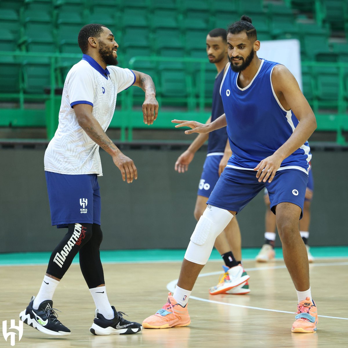 نهاية المباراة :
سلة الهلال عودة من بعيد وانتصار جديد،
الهلال السعودي 92 - 87 كاظمة الكويتي. 
والله فوز مستحق.
الففففف مبروك 💚🇸🇦
.