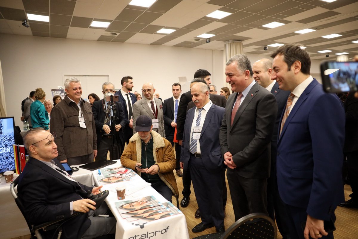 Türk-Alman Sağlık Turizmi Fuarı <a href="/HealthTourExpos/">Health Tourism Expos</a> Bugün Berlin’de açıldı. Açılış törenine katılan Büyükelçi Şen, Fuarı gezerek katılımcılarla sohbet etti. (1/2)