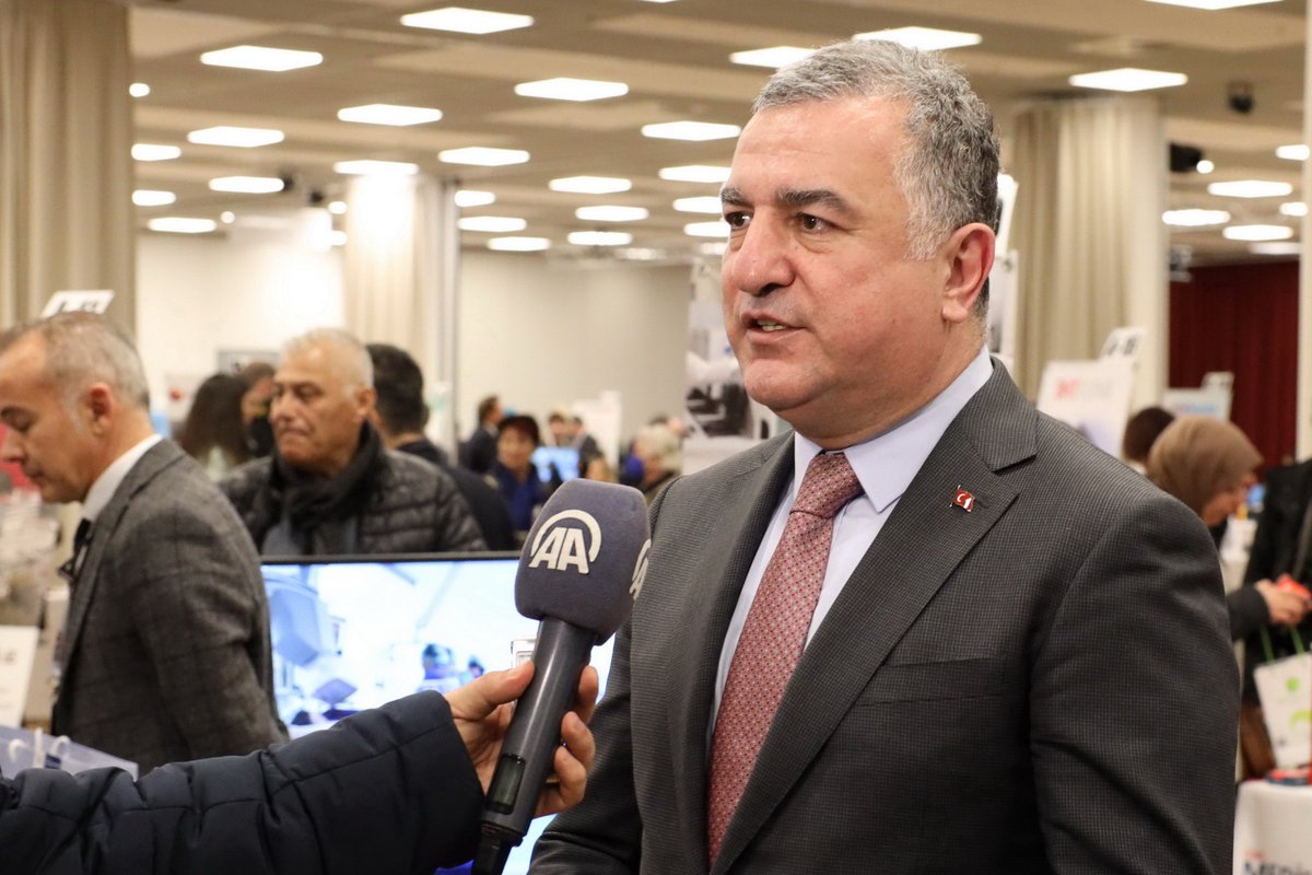 Büyükelçi Şen, konuşmasında, ilk kez düzenlenen Fuarın gördüğü yoğun ilgiden duyduğu memnuniyetini ifadeyle, Fuarın sponsorlarına ve düzenlenmesinde emeği geçenlere teşekkür etti.
_#HealInTürkiye (2/2)