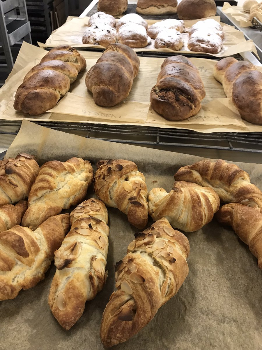 SideOven's tweet image. one place left on our Breadmaking for All course this Friday 20th January. 
We will be covering some favourites: Honey &amp;amp; Sunflower loaf, Mediterranean Breads,  Croissant 🥐 and Sweetbuns! 

sideoven.com/product/breadm…

#breadmaking #breadmakingcourse #organicbread #organicbakery