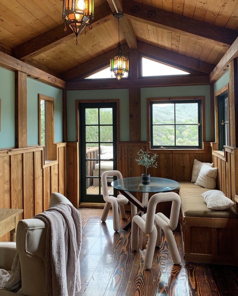 NATALIALABEL's tweet photo. Mid-century cabin in the mountains. A dream. https://t.co/KLB5QBt02R