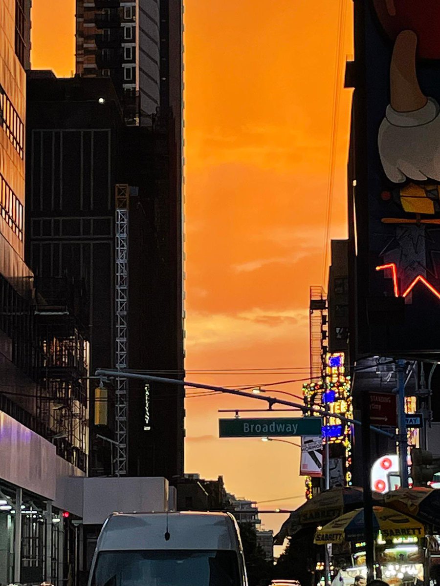 NaomiAnMar's tweet photo. @tweetsferxxo Estos 2 que me regaló la vida! Nueva York y Cádiz ❤️ https://t.co/a6Z4Mk49aY