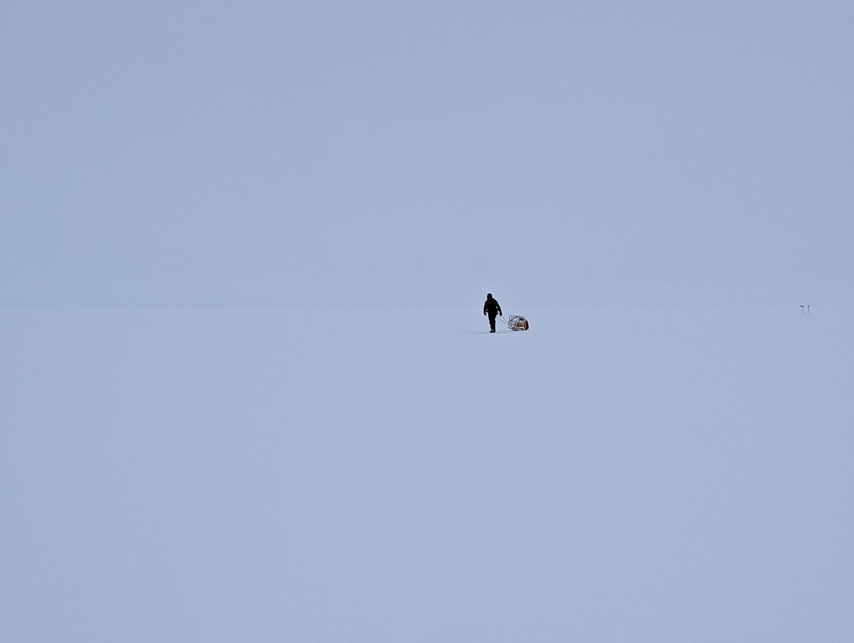 __benhills__'s tweet image. TJ Fudge fighting through the cold to do radar polarimetry at @HerculesDome.