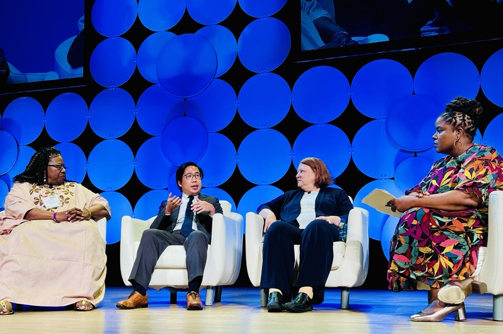 APA's tweet image. How can we address unfair policing and dismantle racism within police departments?

Our #APA2022 main stage event, &quot;The Psychology of Equal Justice&quot;, examined the culture of law enforcement and evidence-based strategies for recruiting &amp;amp; reducing bias. 

▶️ youtube.com/watch?v=eBgIkt…