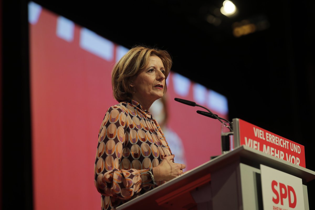 spdrlp's tweet photo. Wir als Sozialdemokratie gehen nach vorn. Wir haben gute, solide und sozialdemokratische Antworten auf die aktuellen und künftigen Herausforderungen, sagt Malu Dreyer. https://t.co/U8OG3PDgDF