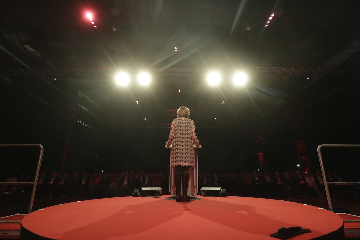 spdrlp's tweet photo. Wir als Sozialdemokratie gehen nach vorn. Wir haben gute, solide und sozialdemokratische Antworten auf die aktuellen und künftigen Herausforderungen, sagt Malu Dreyer. https://t.co/U8OG3PDgDF