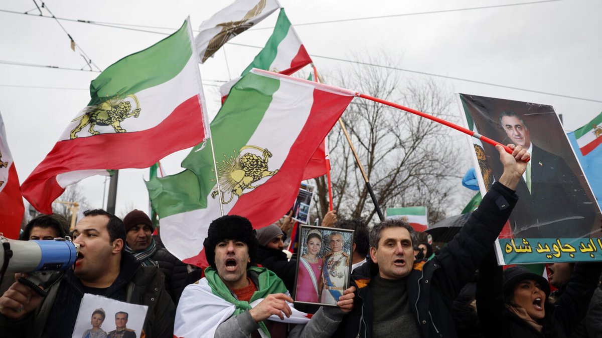RFI's tweet photo. Près de 12 000 personnes défilent à Strasbourg en soutien aux manifestations en Iran https://t.co/9KdYdRSoUH https://t.co/0D66wTSFf0
