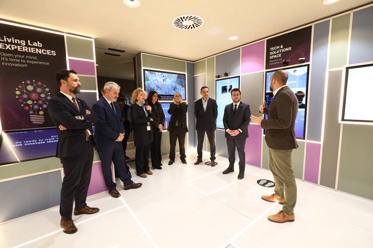 rogertorrent's tweet photo. La japonesa @NTTDATA, una empresa de referència mundial en tecnologia de la informació, que vaig poder visitar a Tòquio, ha inaugurat unes noves oficines a Barcelona, el que referma el potencial de Catalunya com a pol de generació i atracció de talent del sector. https://t.co/XqvBcwG3e1