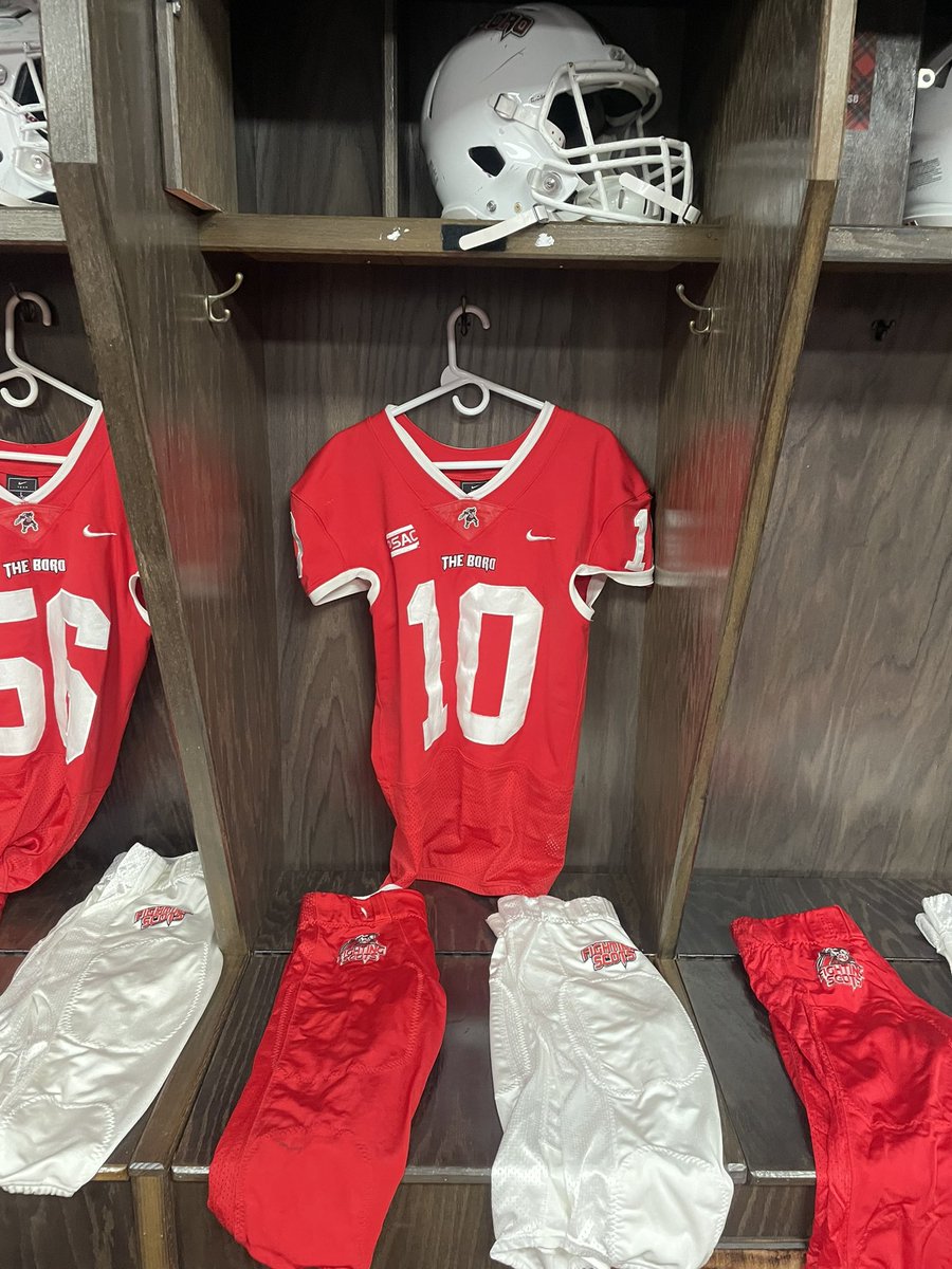 RickyGladden18's tweet photo. After a great visit this morning with @CoachNulph & @Coach_Tiz I am very grateful to receive an OFFER from @EdinboroFB! #theboro #Edinboro
@bo_orlando @NateDavison4 @COACHSLOCUM @FBCoach_Spoon https://t.co/7wEdIYNaRm