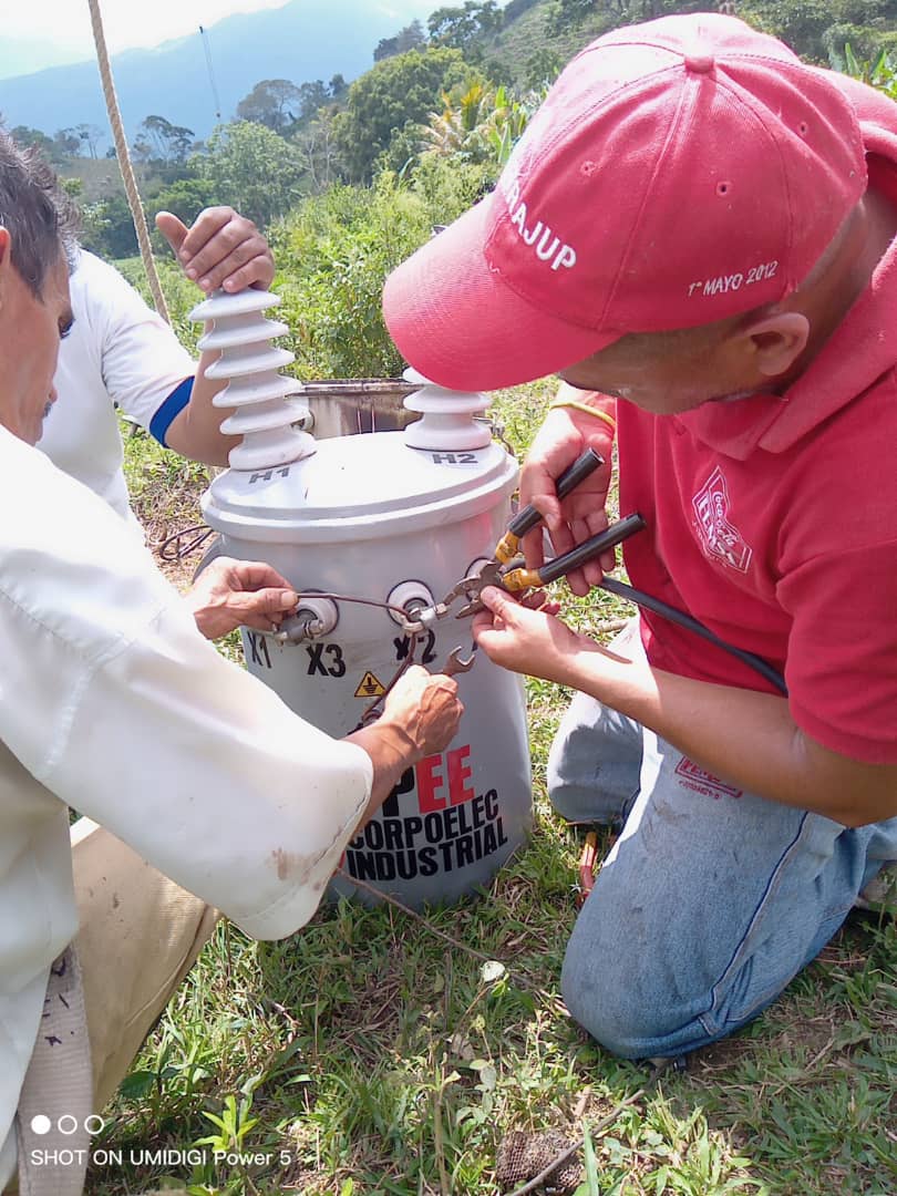 minenergia_ve's tweet photo. #Infórmate 🟢Instalado equipo de potencia con capacidad de 15kVA en el sector Cerro Largo de la parroquia #Cuicas del municipio #Trujillo, para el beneficio de 25 familias trujillanas
#17Ene https://t.co/gFyjpk5idW