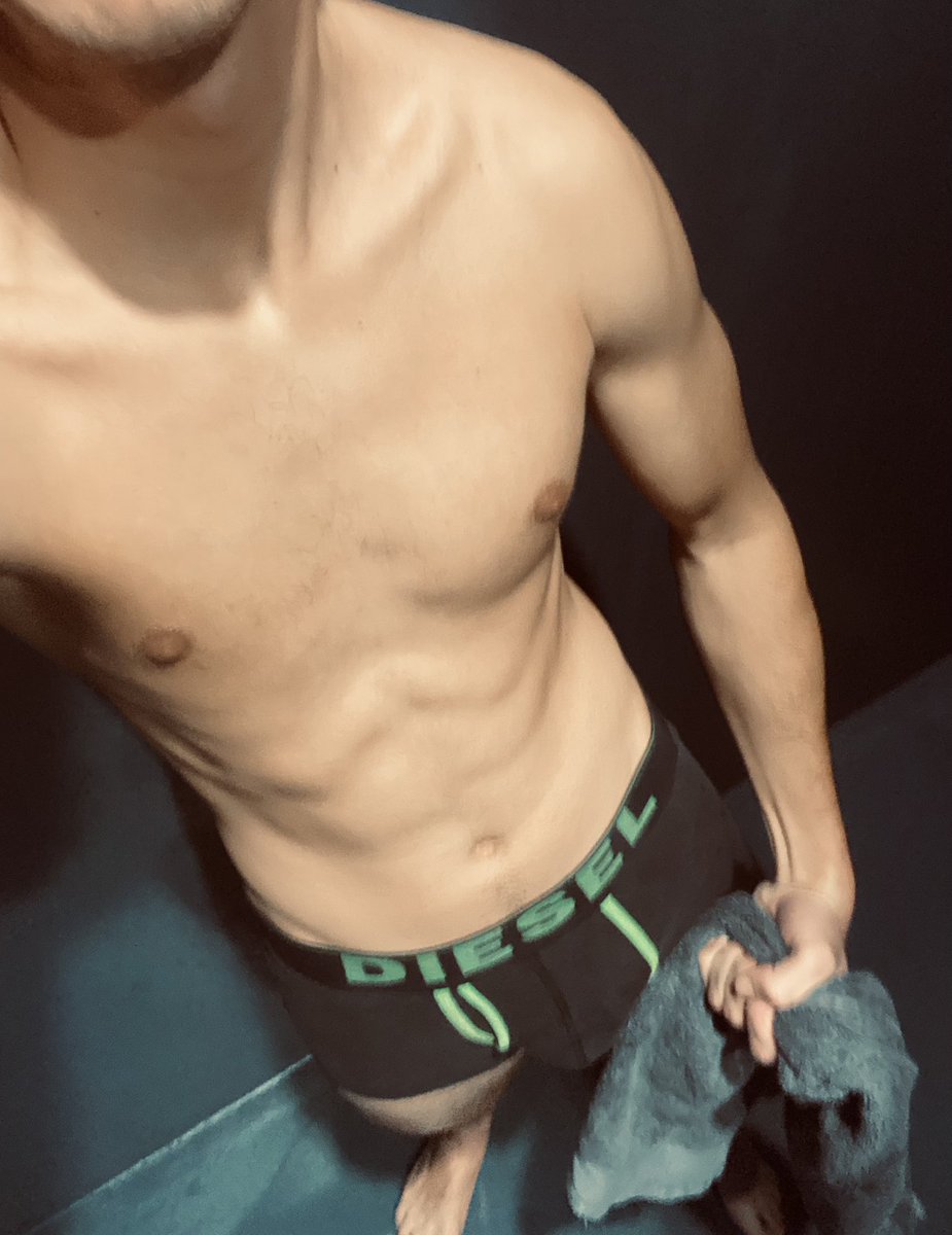 Lorenzovdplass's tweet photo. Went to the gym and ended with a nice shower #boxerboy #twink https://t.co/QrBqw4mQMK