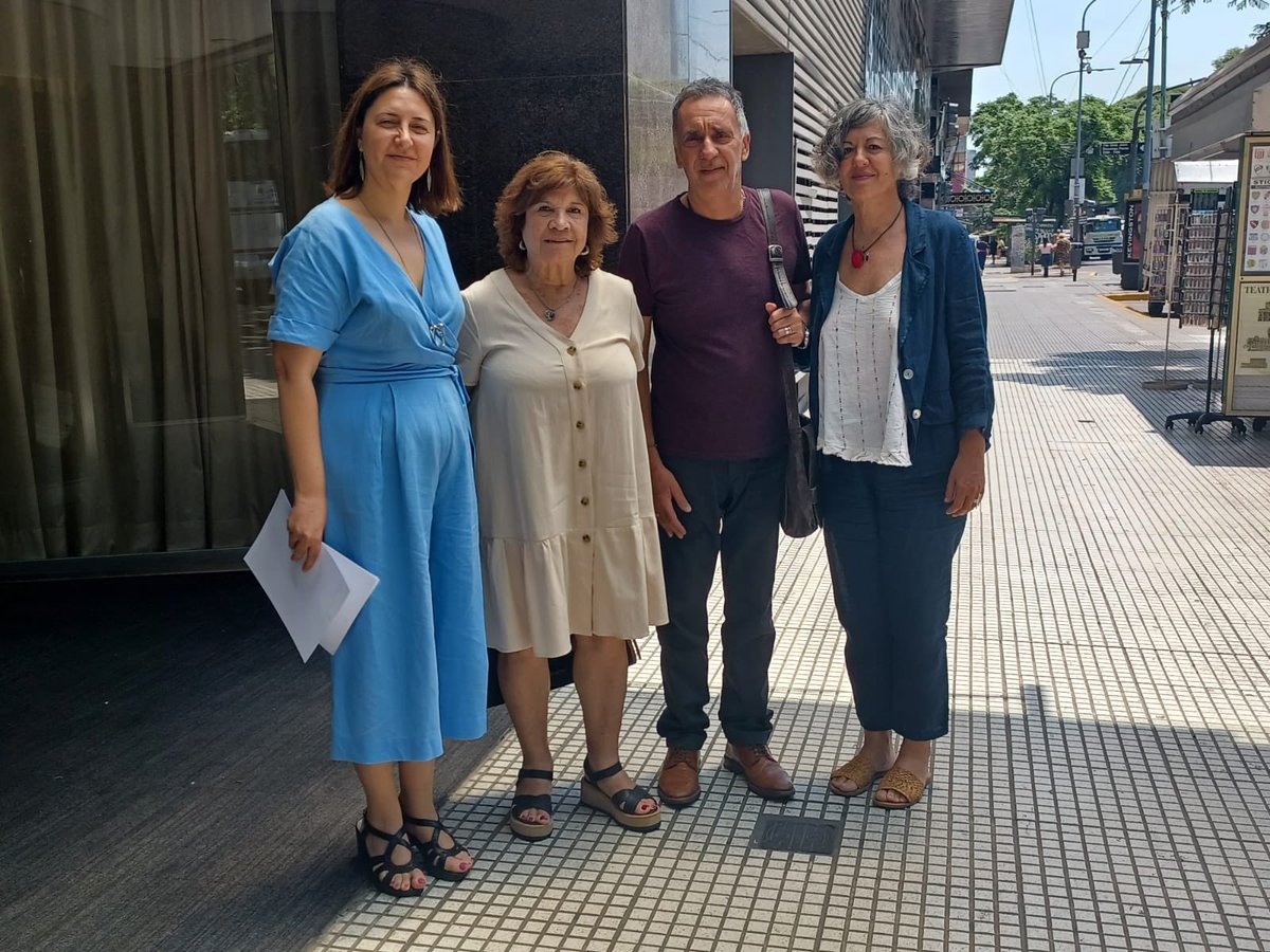 RosaPerezGarijo's tweet photo. Tot un honor reunir-nos a Buenos Aires amb els advocats de la Querella Argentina @julietbandirali i Gerardo Caviglia, representants de les famílies de víctimes del franquisme al procés judicial instruït per la jutgessa Servini a l'Argentina. https://t.co/9fWIdKSCQQ