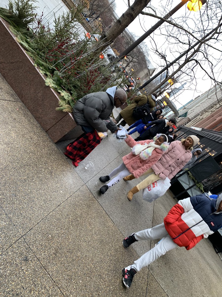 mrs_jkelly's tweet photo. CMS students spread the warmth for a MLK Day of Service Project organized by Student Leadership. Thanks to all who donated, participated and organized to make this day happen! @Lieske_Teaches @JZampillo @jendaly12 #BeEvergreen https://t.co/n3zdlnODpb