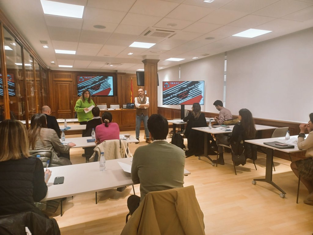 icaburgos's tweet photo. 📢El pasado viernes, tuvo lugar la primera sesión del curso de técnicas de negociación para jóvenes Abogados, impartido por Francisco José López Díez #AJA #IMASC #ICABurgos #formación #TécnicasdeNegociación https://t.co/NgVr3NGCpD