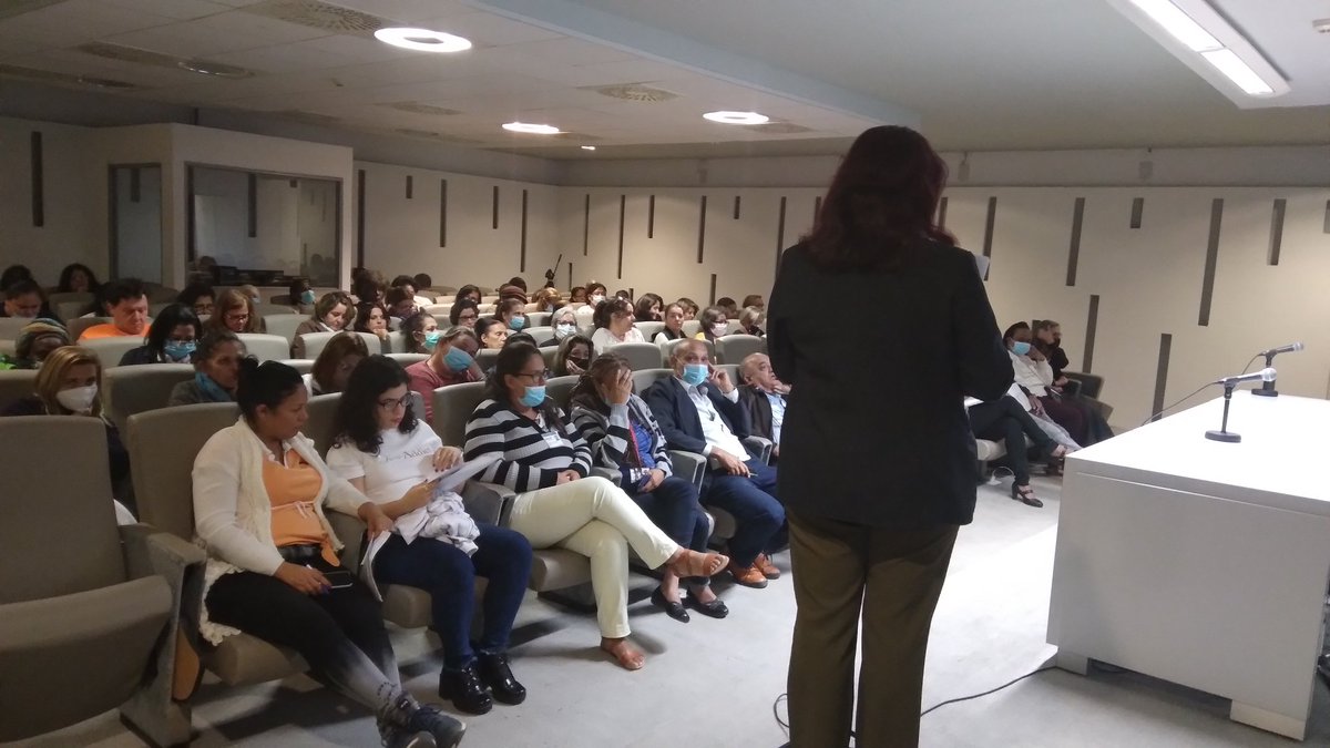 #AHORA Se desarrolla en estos momentos el acto por el Día de la Ciencia Cubana en el <a href="/cenceccuba/">Centro Nacional Coordinador de Ensayos Clínicos</a> presidido por nuestra directora <a href="/AmaylidArteaga/">Amaylid Arteaga García</a> y otros directivos del centro.