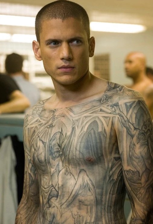 Remcy_Don's tweet photo. Michael Scofield and The Professor will need a year or two to come up with a plan. 
Raymond Reddington
1. Has dirt one everyone. He can blackmail the president to get me released 
2. The gang is one phone call away if he chooses to go the violence route. Within 1h i will be free https://t.co/WfbYAOBP38