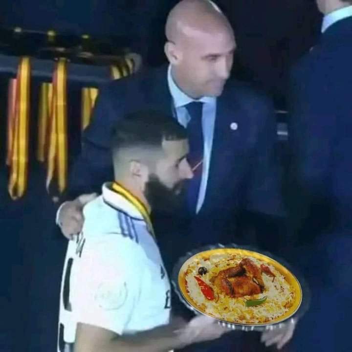 SnkL95's tweet photo. @fcbarcelona_ara السلام عليكم ابشركم بعد معاناة كريم بنزيما حصل التمن صارله يومين يفتر😂😂😂😂 https://t.co/neK1ArZVCm