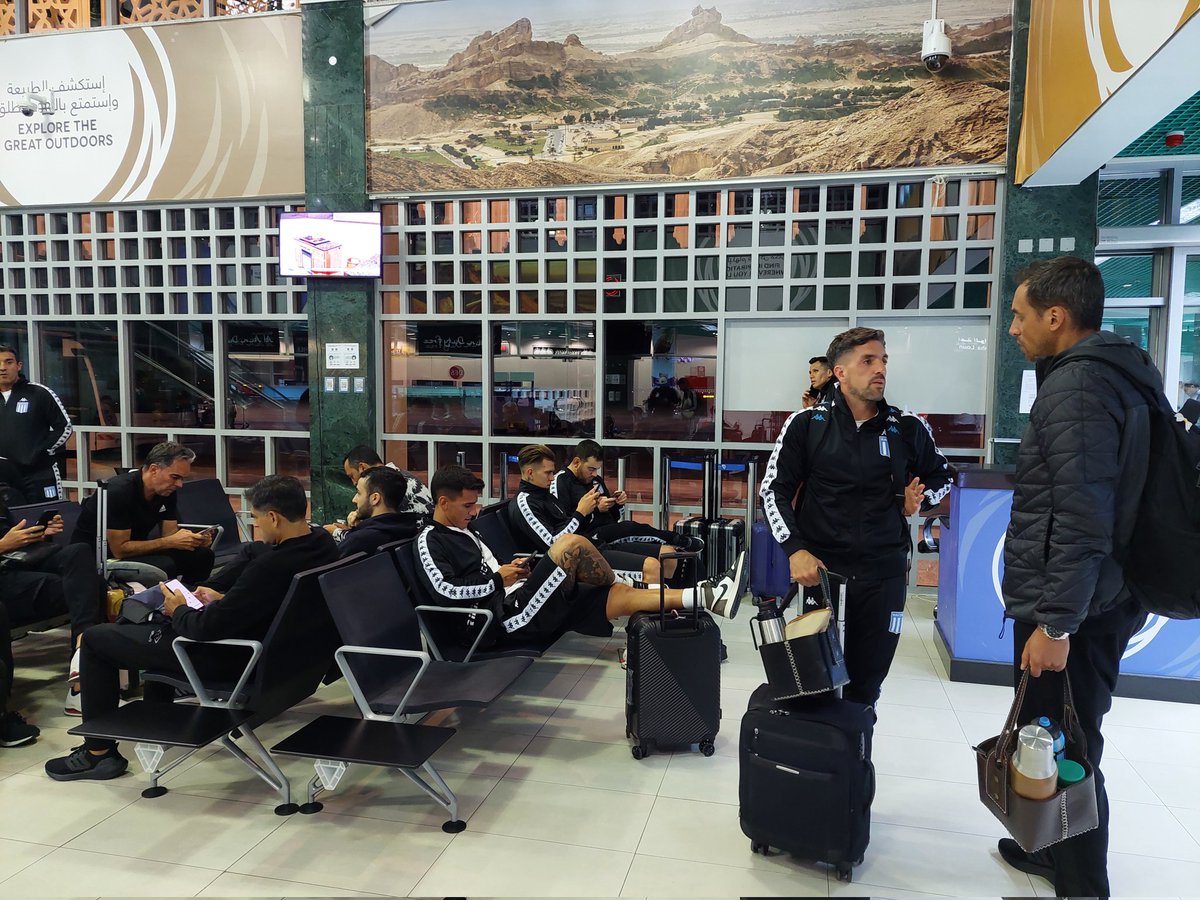 LigaAFA's tweet photo. ¡Ya estamos en Abu Dhabi! Los planteles de @BocaJrsOficial y de @RacingClub arribaron a Al Ain, donde el viernes disputarán la #SupercopaInternacional 🏆 https://t.co/LrytEFjZiZ