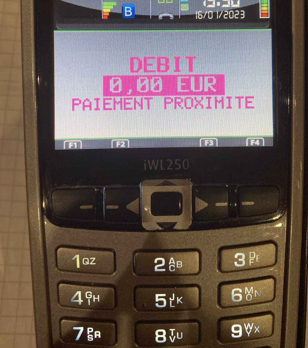 scarletbitsh's tweet photo. Pourquoi personne change la couleur de leur TPE ??? Jviens de mettre celui de mon taff en rose j’aime trop https://t.co/pRn6hXhZGl