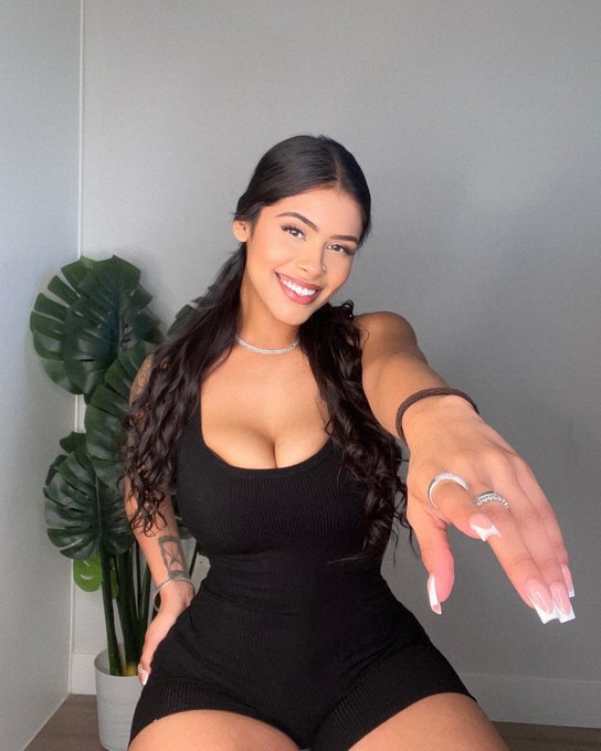 Which is your favorite 🥰 https://t.co/mUvKX5iujO<a href="/tag/fashion"class="tags"><span>#fashion</span></a>