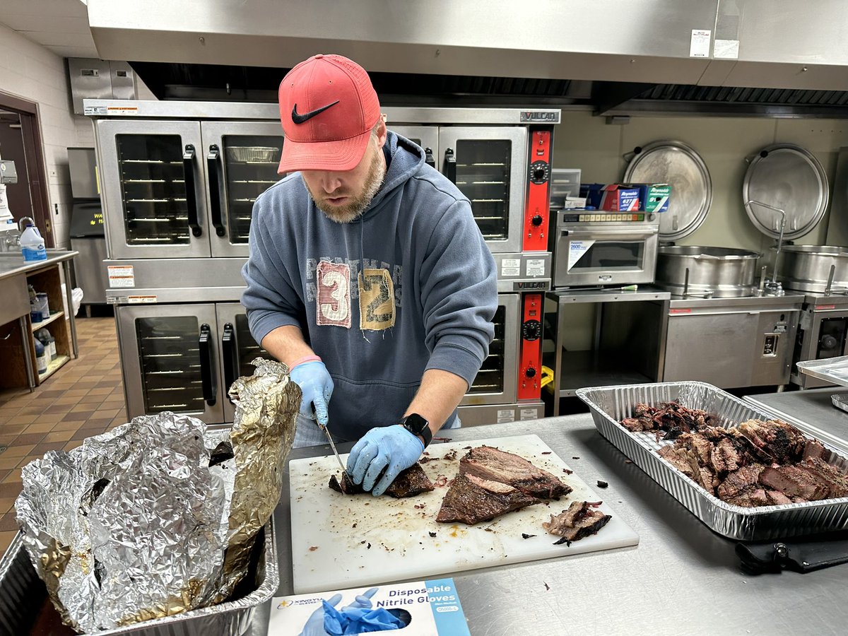 chrisaadrian's tweet photo. @MacMiddlePups Learned how to correctly slice a brisket! 
#collaboration https://t.co/hHND6GybCd