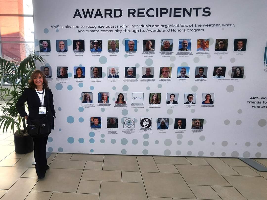 kaynolan_write's tweet photo. Very honored to receive award for Distinguished Science Journalism in the Atmospheric and Related Sciences. Thank you, @ametsoc, @capitalweather, @washingtonpost Looking forward to more climate reporting. https://t.co/UIymtPSye8