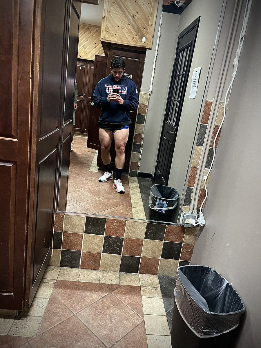 gvivas1996's tweet photo. Taking the gym more serious now post leg day gotta love Monday leg days to start the week off https://t.co/YmyCT1eMHi
