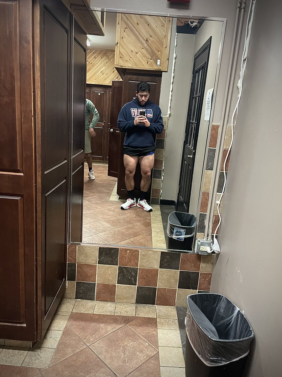 gvivas1996's tweet photo. Taking the gym more serious now post leg day gotta love Monday leg days to start the week off https://t.co/YmyCT1eMHi