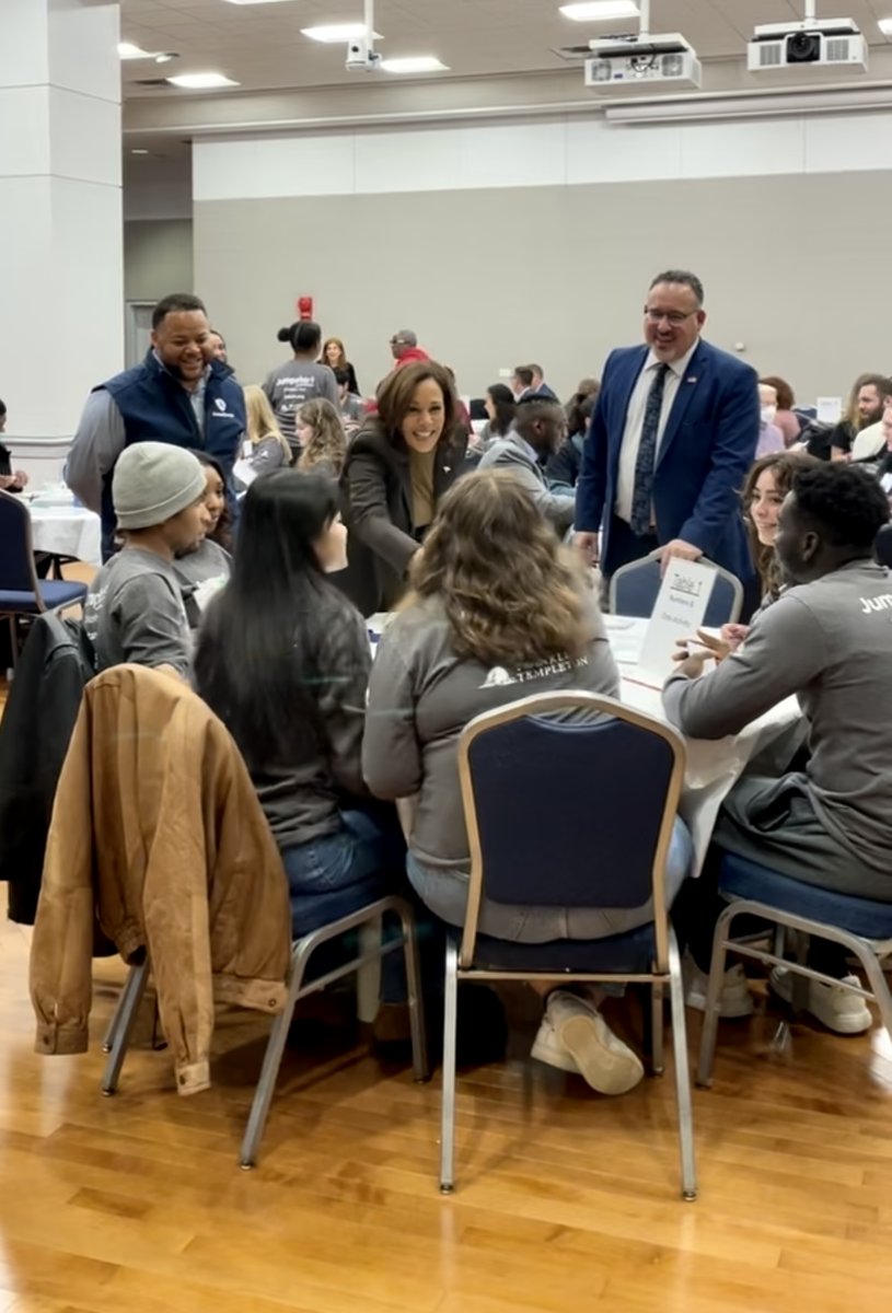 AmeriCorps's tweet photo. .@VP, @AmeriCorpsCEO and @SecCardona are #Volunteering today with @GWServes JumpStart program, creating activities to help kids learn numbers and recognize colors. Thank you to these leaders for stepping up on #MLKDay. #UnitedWeServe https://t.co/3BEmCzadc4