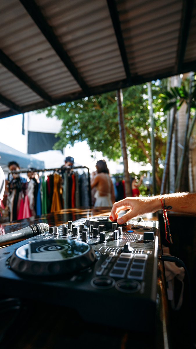 Laexpopr1's tweet photo. ¡Queremos volver a revivir eventos como este! ¡Mucho mercado, música y arte local! 
Estamos agradecidos con todos los que se dieron la vuelta a uno de nuestros primeros eventos. 
📍Patio 178  
Fotos: pelelephotography 
Agradecidos con: ochoxocho y galigalarza https://t.co/7LI9ptnBdH