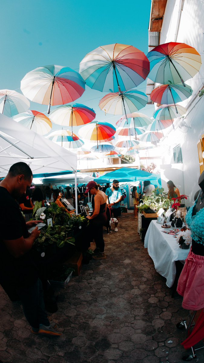 ¡Queremos volver a revivir eventos como este! ¡Mucho mercado, música y arte local! 
Estamos agradecidos con todos los que se dieron la vuelta a uno de nuestros primeros eventos. 
📍Patio 178  
Fotos: pelelephotography 
Agradecidos con: ochoxocho y galigalarza