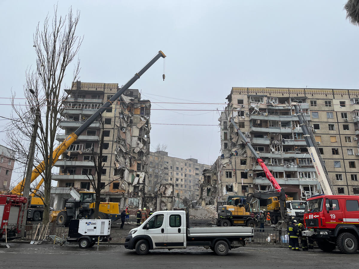 COMMENT: Two more children reportedly found dead under the rubble in #Dnipro. Another two wounded in a strike in #Zaporizhzhia. "The use of explosives in urban centres is costing more children’s lives. Such attacks must stop," said Sonia Khush, Country Director of <a href="/SCIUkraine/">Save the Children in Ukraine</a>
