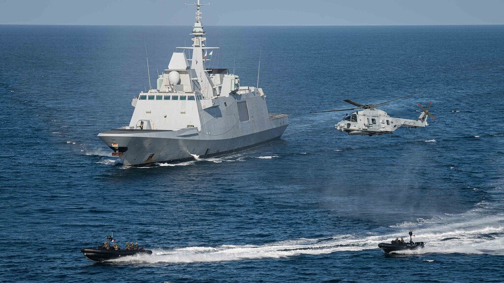 top_force's tweet photo. Trinôme #FREMM #NH90 #Caïman ⚓️& #Commandos ⚓️#ECUME #ETRACO https://t.co/XiP1qZ8eBJ