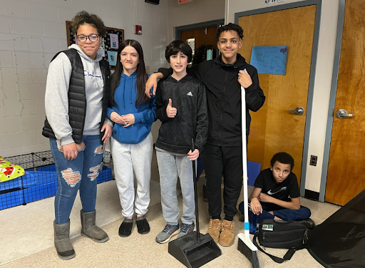 🏅Student Acts of Kindness🏅
Thank you to this amazing group of 8th graders who volunteered their time to help clean up the Animal Therapy Room and care for the animals! 
#WEFLYHIGH 🦅