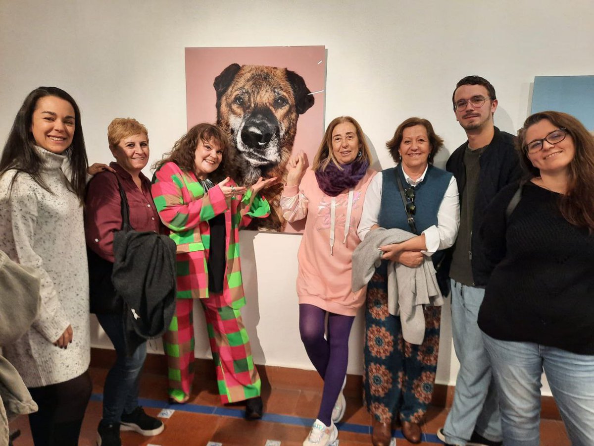 Preciosa exposición la de Heidi Strengell en el Ateneo de Málaga que estará hasta el 24 de febrero.

Una bonita forma de conocer la historia con final feliz de estos perretes adoptados en Finlandia, como Luna que fue rescatada por la Protectora de Animales y Plantas de Málaga