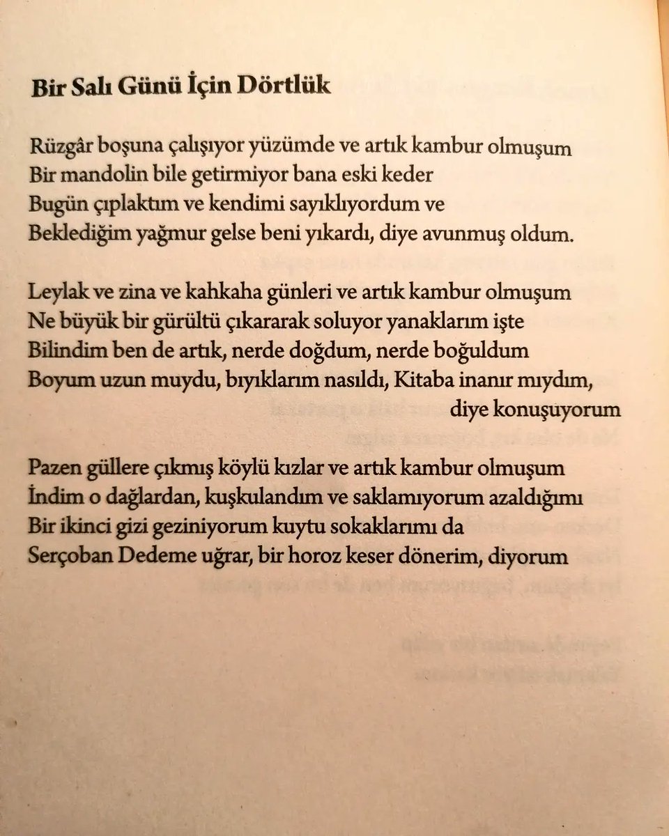 Papirusdergisi's tweet photo. "Bilindim ben de artık, nerde doğdum, nerde boğuldum
Boyum uzun muydu, bıyıklarım nasıldı, Kitaba inanır mıydım, diye konuşuyorum."

#ErginGünçe'yi ölüm yıl dönümünde saygıyla anıyoruz.
(12 Şubat 1938 - 16 Ocak 1983)
📗: Benim Aklım Bir Delidir, Sana Armağanım, S.10 https://t.co/0aHBRZcjvC