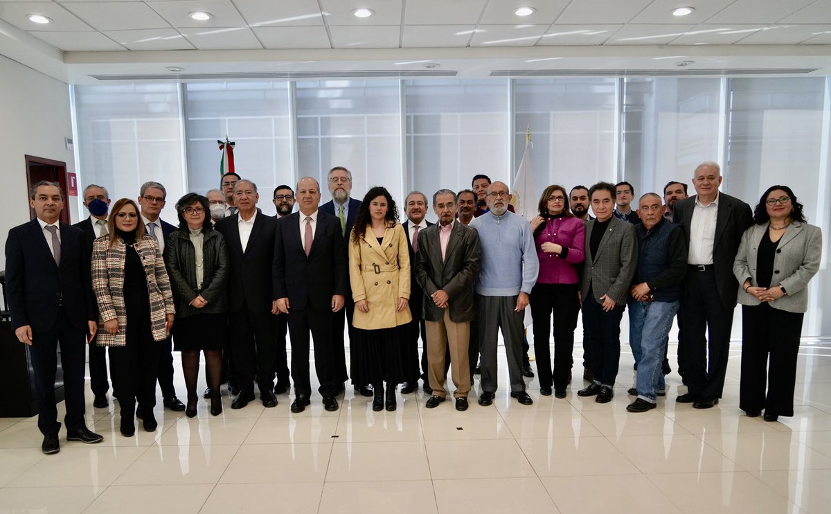 Celebramos el acuerdo alcanzado entre <a href="/Telmex/">Teléfonos de México</a> y el sindicato de <a href="/Telefonistas/">STRM</a> con la mediación de la <a href="/STPS_mx/">STPS México</a>, a través del cual, se garantizan pensiones dignas para los futuros trabajadores y al mismo tiempo, permite la viabilidad financiera de la empresa.