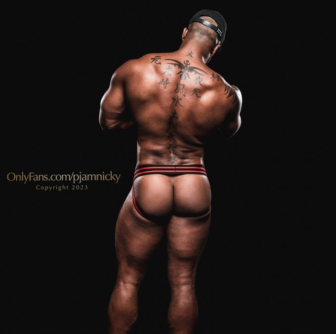 2 pic. Team Player ? @JasonVarioXXX by @PaulJamnicky ?
https://t.co/GiK6humjrU ? https://t.co/txvFwb