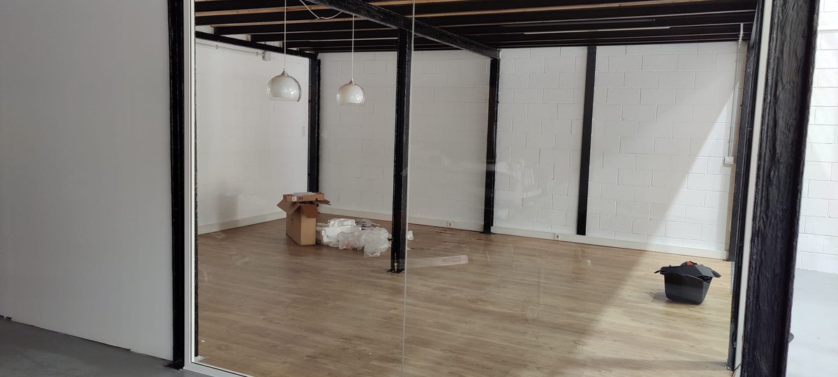 Hoy os contamos un gran cambio: ¡nos mudamos! ¡Pasamos de una oficina de 162 m2 a una nave industrial de 474 m2! 🚀

En este nuevo espacio tendremos más margen para crecer con comodidad y también lo tendrán nuestros proyectos propios 💪🏻

2023 va a ser un gran año.