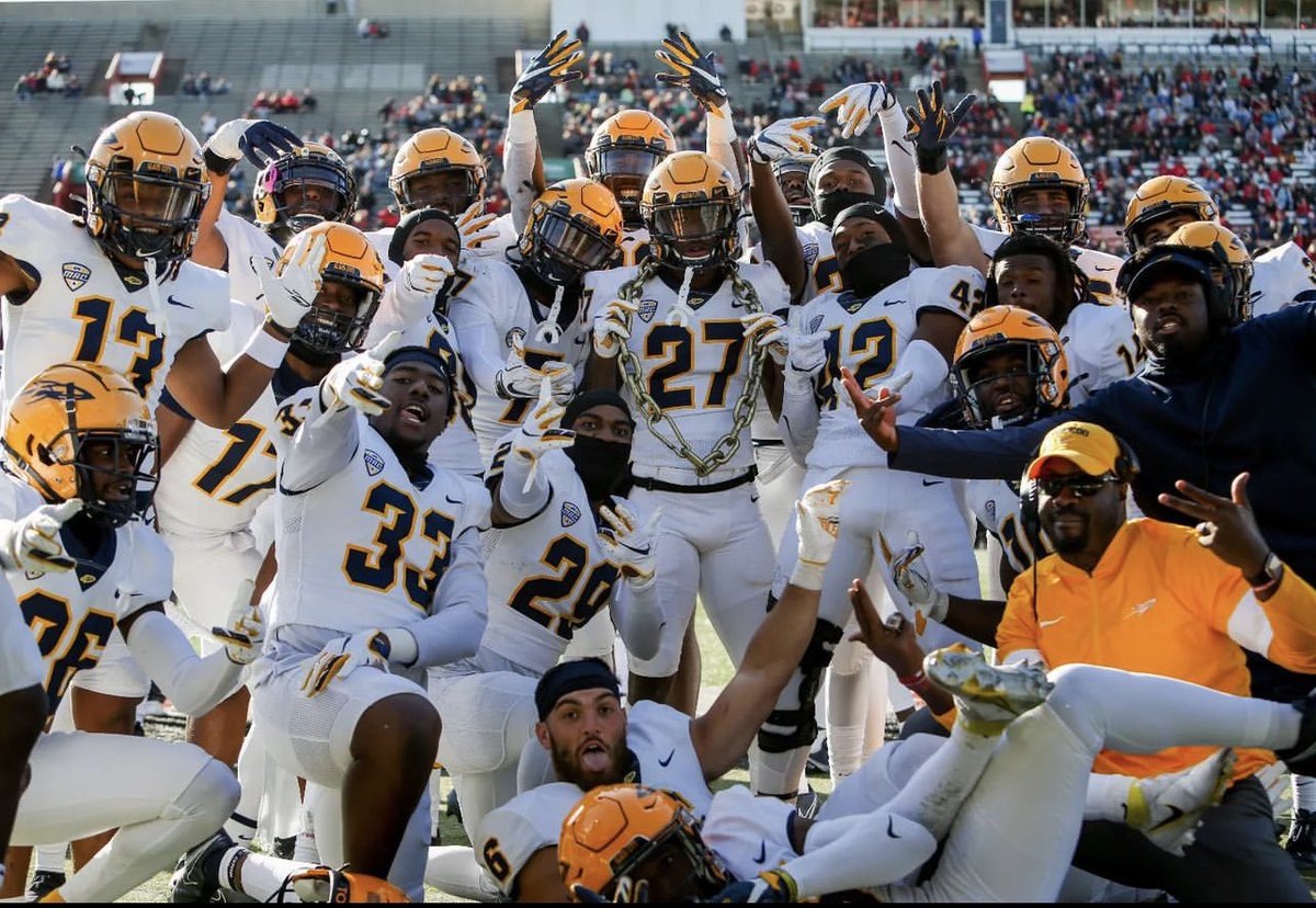 After a Great Conversation with <a href="/coachhallett/">Mike Hallett</a> Im blessed to receive a Offer from The University Of Toledo🔵🟡
<a href="/CoachJamesLee/">James Lee</a> <a href="/CoachHouston614/">Coach Houston</a> @CoachAD48