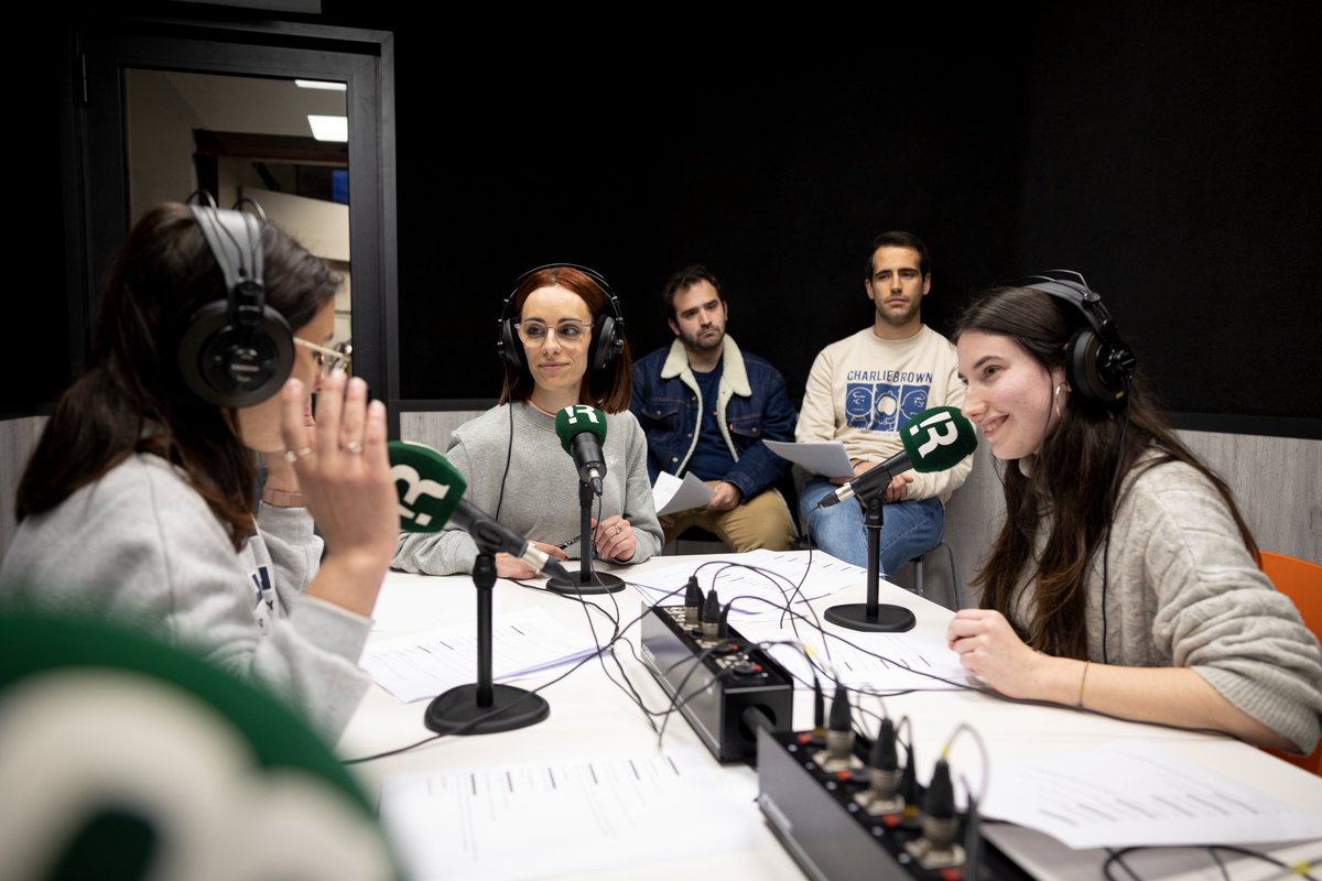 📱 Deixaries el teu mòbil a un desconegut❓
📈 Com portes la garrotada de gener❓

En el 𝗖𝘂𝗿𝘀 𝗱𝗲 𝗥𝗮̀𝗱𝗶𝗼 𝗱❜𝗛𝘂𝗺𝗼𝗿 𝗶 𝗘𝗻𝘁𝗿𝗲𝘁𝗲𝗻𝗶𝗺𝗲𝗻𝘁 amb <a href="/perezesquerdo/">Xavi Pérez Esquerdo</a> sortim al carrer a descol·locar a la gent amb les nostres preguntes. Han sortit talls excepcionals❗️