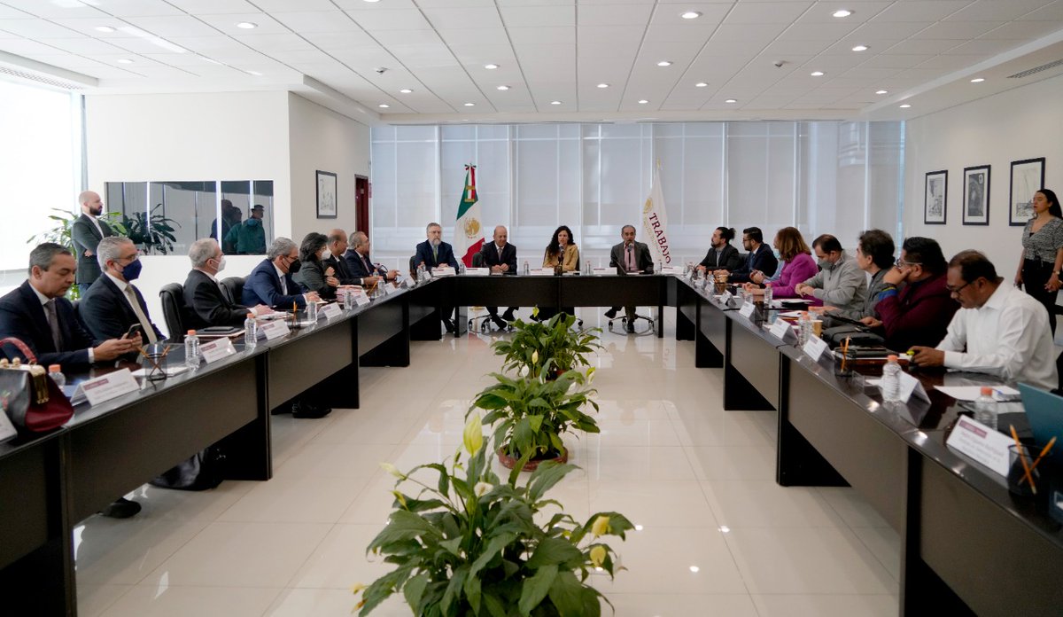 🤝 Reconocemos la disposición de <a href="/Telmex/">Teléfonos de México</a> y los <a href="/Telefonistas/">STRM</a> para alcanzar un acuerdo exitoso que garantiza nuevas contrataciones, pensiones dignas y condiciones para fortalecer financieramente a la empresa.

👇 Consulta la información completa:

📲bit.ly/3CTW3pY