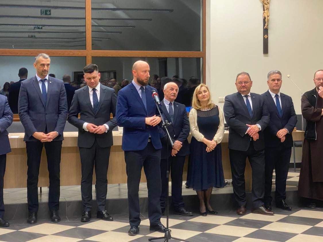 PietruszekD's tweet photo. Trzy dni, trzy spotkania noworoczne @pisorgpl w województwie małopolskim, w których miałem przyjemność uczestniczyć ✌️
#Czerna #Limanowa #Tarnów https://t.co/XQoI7VH1k0