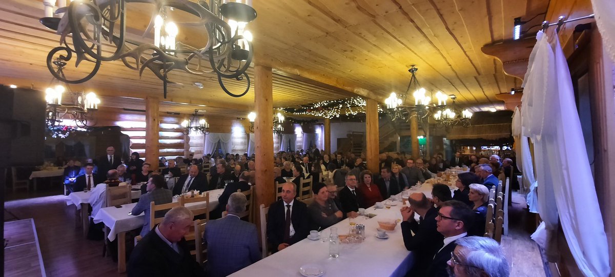 PietruszekD's tweet photo. Trzy dni, trzy spotkania noworoczne @pisorgpl w województwie małopolskim, w których miałem przyjemność uczestniczyć ✌️
#Czerna #Limanowa #Tarnów https://t.co/XQoI7VH1k0