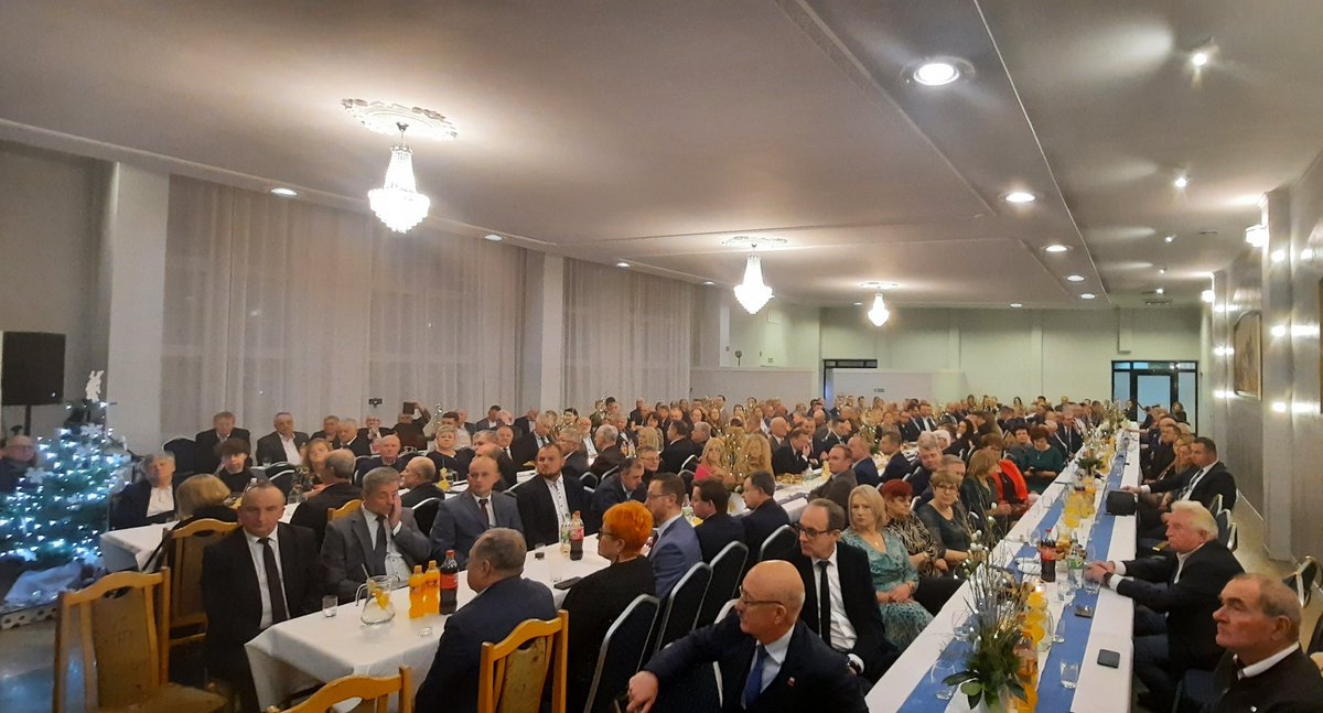 PietruszekD's tweet photo. Trzy dni, trzy spotkania noworoczne @pisorgpl w województwie małopolskim, w których miałem przyjemność uczestniczyć ✌️
#Czerna #Limanowa #Tarnów https://t.co/XQoI7VH1k0